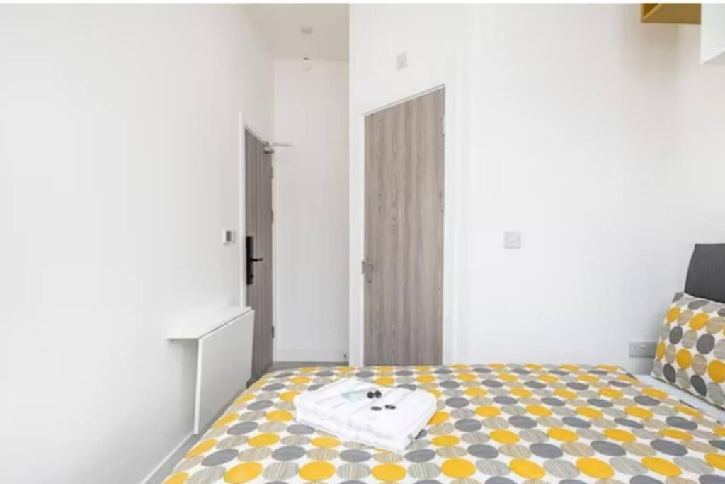 Boutique Modern Hotel Room For Two Near Tube And Bus Stations London Exterior photo